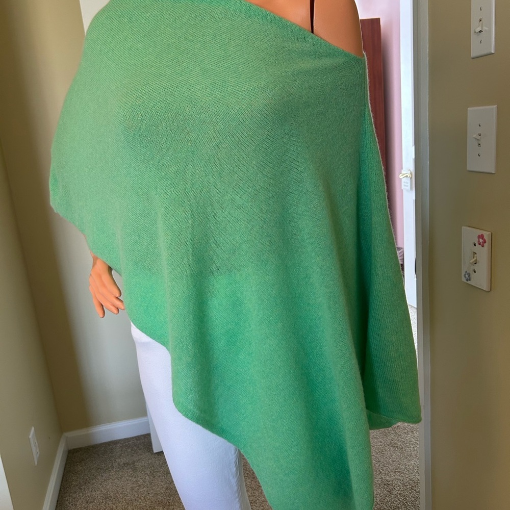 Chic Green Women's Poncho